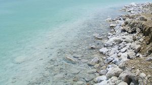  تنحسر مياه البحر الميت بمعدل يزيد على متر واحد كل سنة - أ ف ب