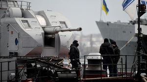 إحدى قوات البحرية الأوكرانية في القرم - أ ف ب