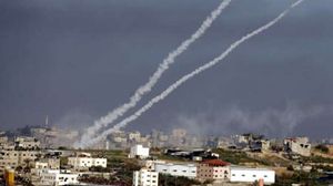 المقاومة الفلسطينية ترد بصواريخ متجهة لإسرائيل - (أرشيفية)