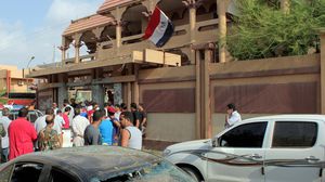 القنصلية المصرية إثر تعرضها لهجوم في بنيغازي - (أرشيفية)