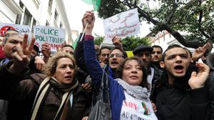 محتجون جزائريون ضد ترشيح بوتفليقة(أرشيفية)- ا ف ب
