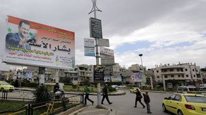 لافتات بدمشق تطالب الأسد بالترشح لولاية جديدة - أ ف ب