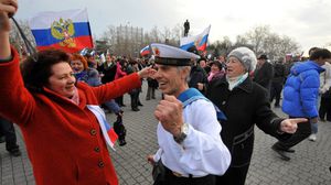 روس القرم يحتفلون بالانفصال عن أوكرانيا - الأناضول