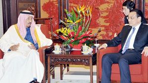 الأمير سلمان بن عبد العزيز ونائب الرئيس الصينيي يوان تشاو - ا ف ب