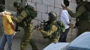 قوات الاحتلال تعتقل فتيانا فلسطينيين في الضفة - أ ف ب