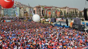 حشد جماهيري كبير في اسطنبول للاستماع إلى خطاب أردوغان - الأناضول