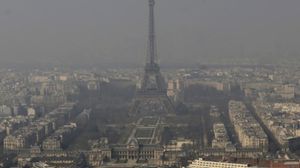 الضباب الدخاني في باريس مؤشر على ارتفاع التلوث بالمدن الكبرى - (أرشيفية)