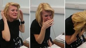 جوان ميلن تنهار بالبكاء لحظة سماعها لأول مرة منذ عقود - "يوتيوب"