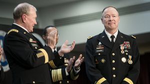 الجنرال كيث أليكساندر مدير وكالة الأمن القومي خلال حفل تقاعده الشهر الجاري - أ ف ب