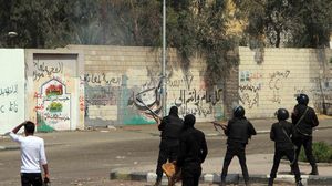 جنود من وزاةر الداخلية امام جامعة الزهر - ا ف ب