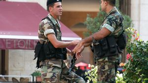 فردان من الجيش اللبناني متمركزان في إحدى النقاط - (أرشيفية)