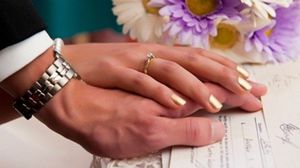  اشترى المدرب لها خاتم الخطوبة ووضعه في إصبعها قائلا "إنها حياتي" - أرشيفية