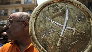 أنصار الانقلاب يحطمون مقر الاخوان في مصر - أرشيفية
