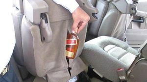 عُثر على (92) زجاجة خمر مُخبأة في الأجزاء الداخلية لمركبة من نوع خصوصي