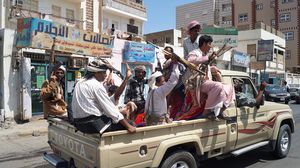 تشهد مدينة عدن اشتباكات يومية منذ محاولة الحوثي السيطرة على المدينة - الأناضول