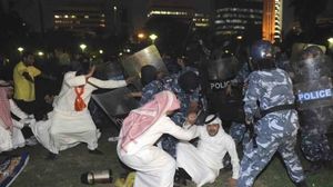 الشرطة الكويتية تفرق تظاهرة للمعارضة أمام البرلمان - أرشيفية