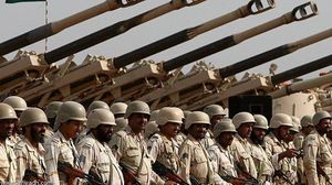 الحشد السعودي قابل تدريبات عسكرية للحوثيين على الحدود - أرشيفية