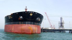 إيران تخزن 30 مليون برميل من النفط على ناقلات بالبحر - أرشيفية