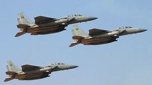 الطيران العربي شن غارتين جويتين على موقعين لمسلحي الحوثي في منطقة الخمسين - أ ف ب