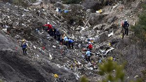 التحقيقات تشير إلى أن العامل النفسي لمساعد الطيار وراء سقوط الطائرة - أ ف ب