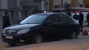 سيارة يوسف الحسن خلال عمل الشرطة التركية في تفكيك العبوتين الناسفتين