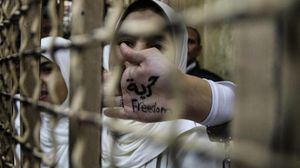 مصريات يعانين اعتقال أزواجهن وتحمل مسؤولية إعالة الأطفال- أرشيفية 