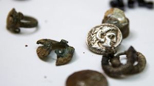 قطع أثرية تعود إلى 2300 عام - أرشيفية