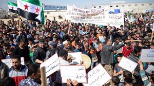 اقتحمت مجموعة تنتمي إلى جبهة النصرة، مظاهرة شعبية في مدينة معرة النعمان ـ الأناضول