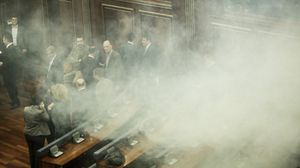 كان نواب المعارضة أطلقوا الغاز المسيل للدموع في البرلمان الأسبوع الماضي - أ ف ب