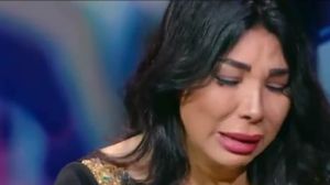 غادة إبراهيم سقطت أرضا بعدما دخلت في نوبة بكاء شديدة- يوتيوب