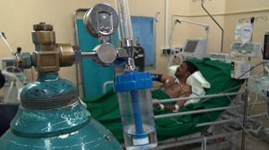 صنفت منظمة "شهود" اليمنية حصار الحوثيين ومنع دخول المساعدات والمواد الطبية الأساسية، بالمخالفات الجسيمة- غوغل