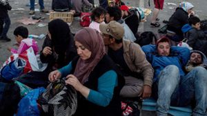 الغارديان: ترك اللاجئون يرتجفون في ميناء دوفر وعوملوا بطريقة غير أخلاقية- أرشيفية