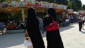 الغارديان:  عدت جمعيات الحقوقية قرار حظر الحجاب سحقا لحرية الفرد الدينية- رويترز