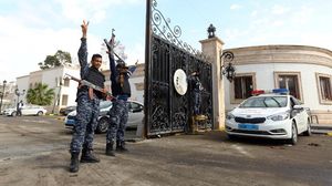 تسيطر عشرات الفصائل المسلحة على العاصمة الليبية - أ ف ب