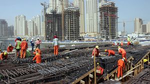 يبلغ إجمالي قيمة عقود البناء والتشييد في دول مجلس التعاون الخليجي نحو 187 مليار درهم- جيتي