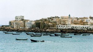 يستخدم مهربون ميناء المكلا اليمني لتوصيل الأسلحة للحوثيين عبر قوارب صغيرة- جيتي
