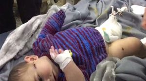 الرضيعة السورية مرام فقدت عائلتها وبترت يدها وقدماها- أرشيفية