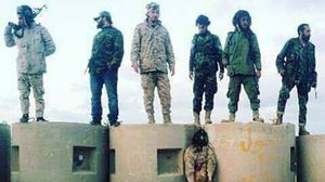 عناصر من قوات حفتر نبشت قبر قائد بمجلس شورى بنغازي وشنقته بمعسكر الصاعقة- فيسبوك