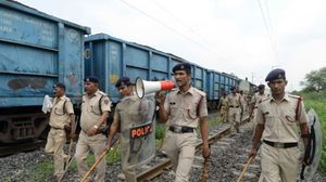 اندلعت أعمال عنف بعد مقتل 59 هندوسيا بحريق في قطار وأسفرت عن مقتل ألف مسلم على الأقل
