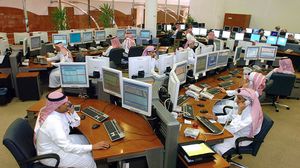 تكبد نحو 416 سهما مدرجين بالأسواق العربية خسائر كان النصيب الأكبر منها لسوق الأسهم السعودية- جيتي 