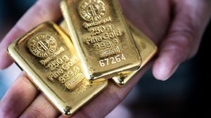 أسعار الذهب انخفضت أمس مع ارتفاع الدولار مقابل اليورو- جيتي 