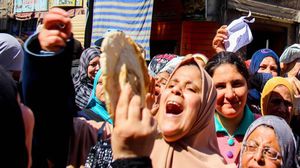 فجر ارتفاع الأسعار ونقص المواد الغذائية في الأسواق "مظاهرات الخبز" بمصر