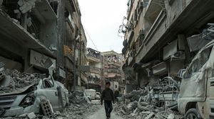 المعارضة السورية تنفي تقارير عن وجود مفاوضات مع النظام لخروج المدنيين- جيتي 