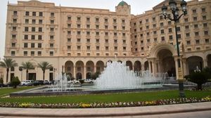 فندق "الريتز كارلتون" الذي احتجز فيه أمراء ووزراء سابقون في السعودية- جيتي