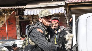 معارضون سوريون وجهوا انتقادات لاذعة لما قالوا إنها "عمليات نهب قام بها عناصر من الجيش السوري الحر"- جيتي