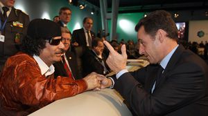 وسيط قال إنه سلم مبلغ 5 ملايين يورو من القذافي لساركوزي لتمويل حملته- جيتي