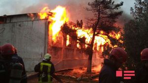 تمكن رجال الإطفاء والإسعاف من السيطرة على النيران- تويتر