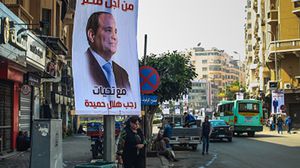 يعتقد كثير من المصريين أنه لا جدوى من المشاركة في الانتخابات التي تحولت إلى "مسرحية"  - تويتر