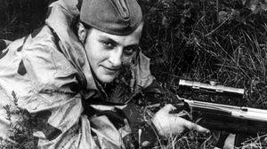 ليودميلا بافليتشينكو انضمت إلى منظمة شبه عسكرية متخصصة في تعليم مهارات استخدام الأسلحة- أرشيفية