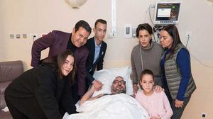 تناقل النشطاء صورة لملك المغرب داخل المصحة محاطا بأفراد عائلته الملكية - فيسبوك